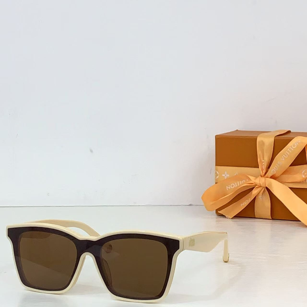 Louis Vuitton Script Square Sunglasses Z2970W