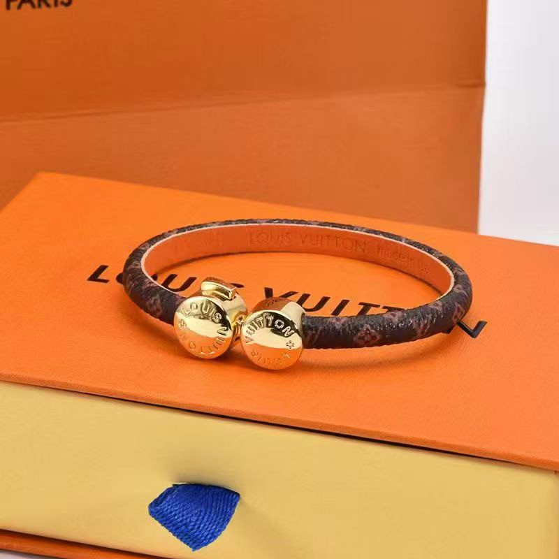 l0vis Vvtt0n bracelet