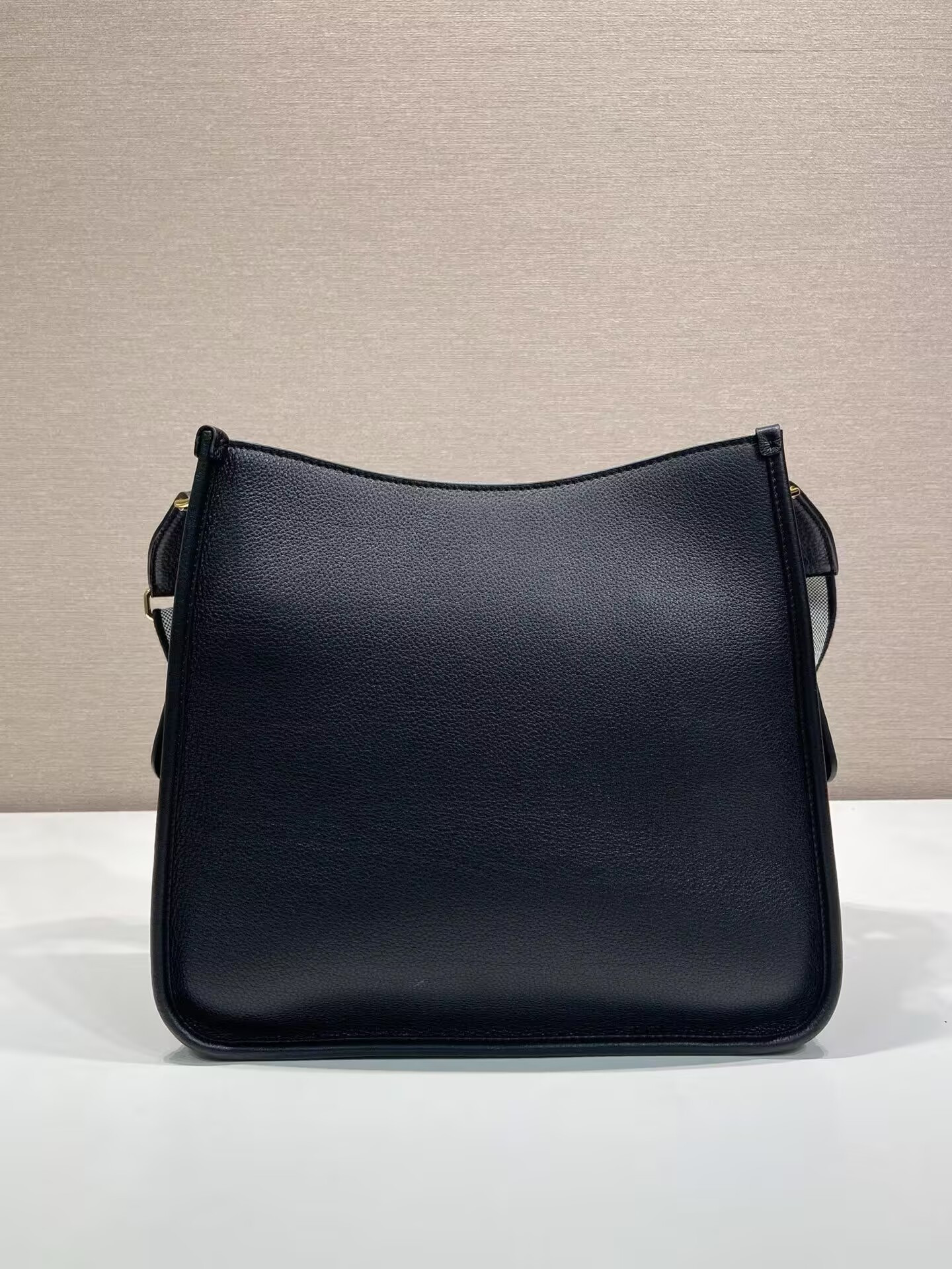 Pra*a medium leather bag 26x28x11cm