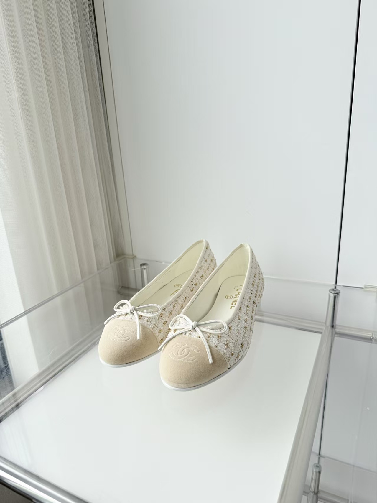 ua Ch**el ballet flats
