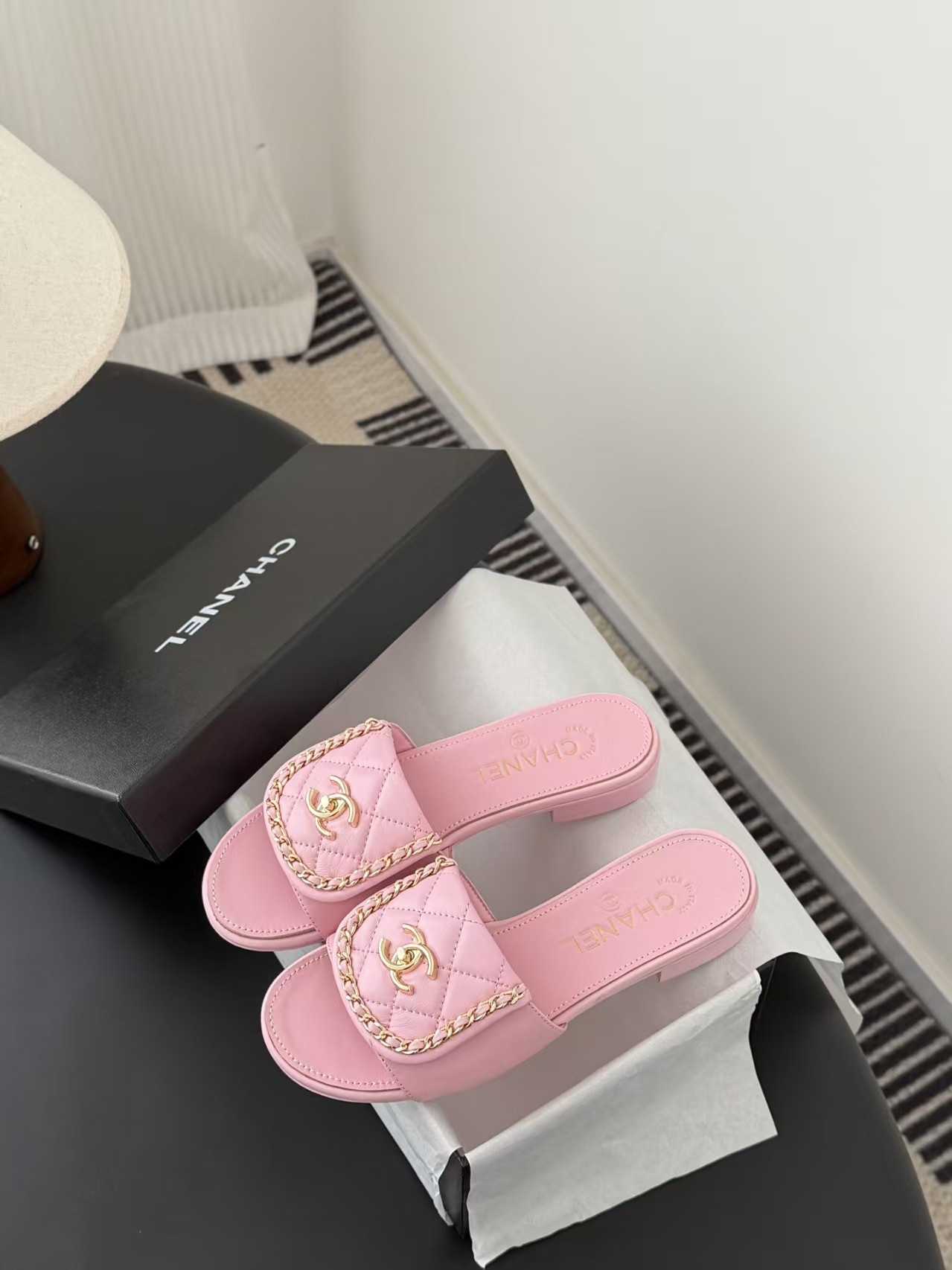 ua Ch**el slippers