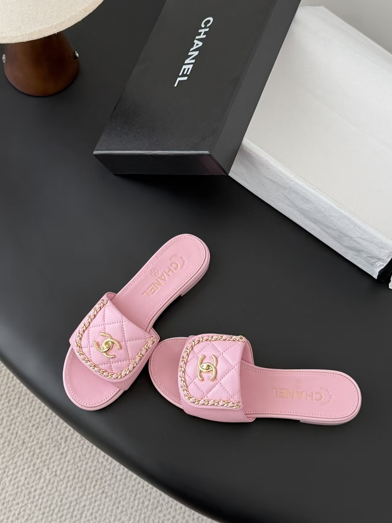 ua Ch**el slippers