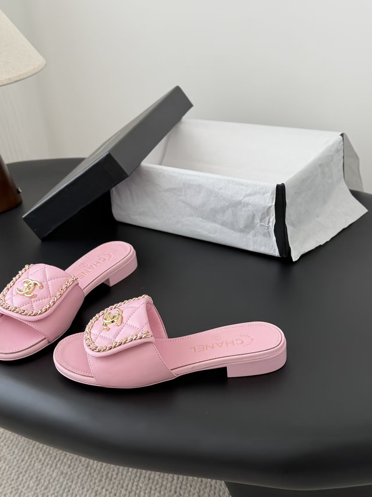 ua Ch**el slippers