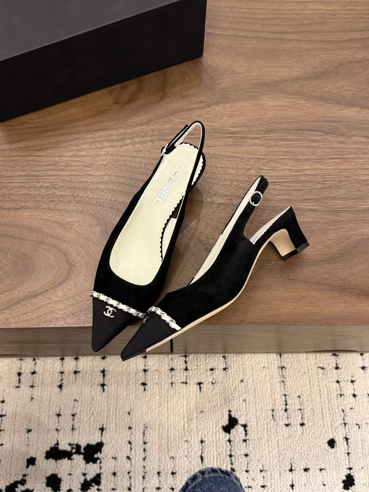 ua Ch**el slingbacks