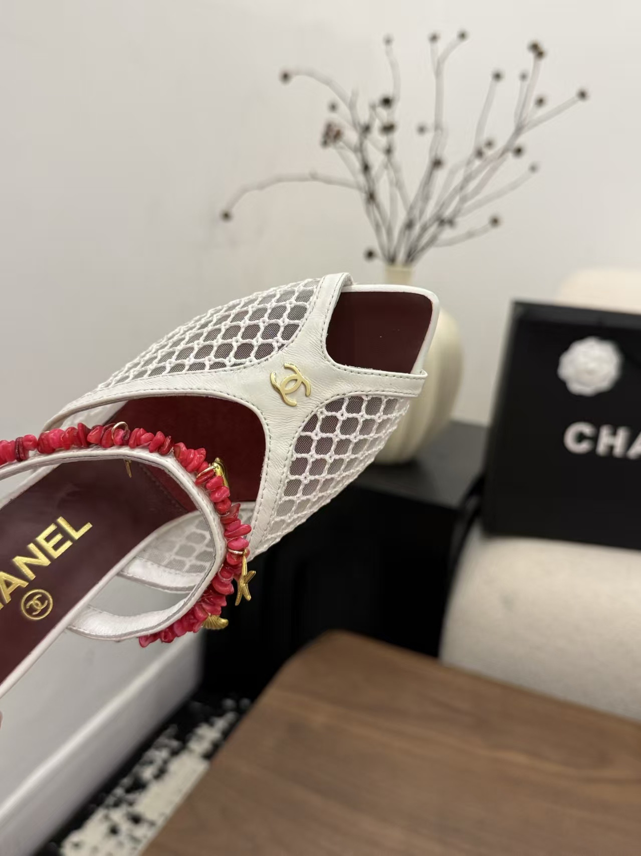 ua Ch**el sandals