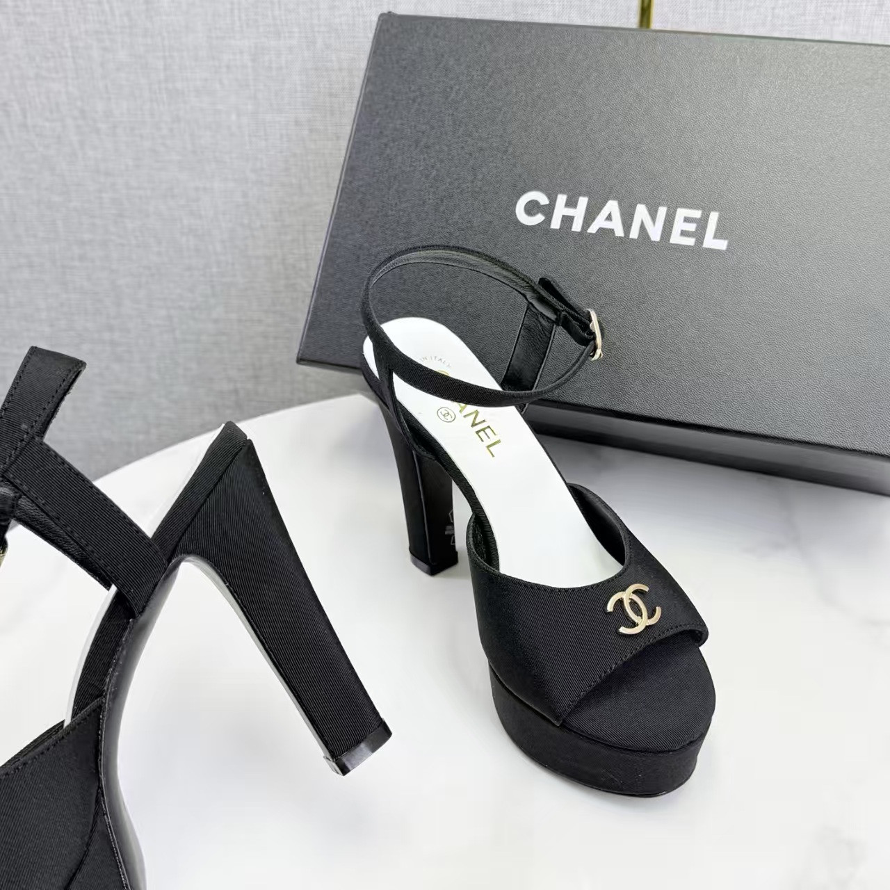 ua Ch**el sandals 11cm heel