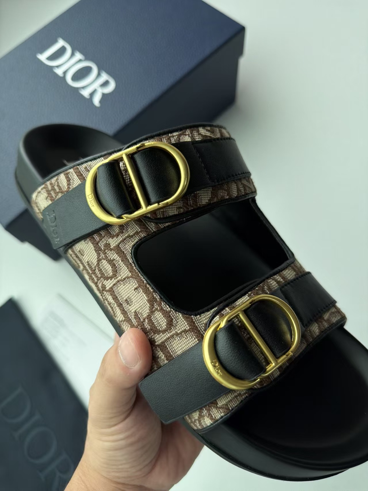 ua D10r aqua sandaal