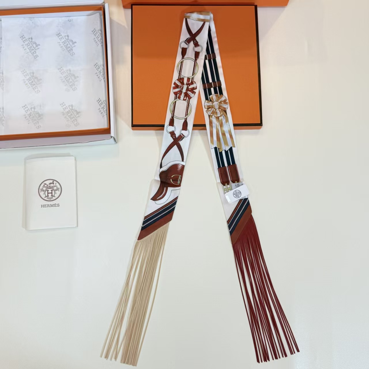 H**me5 jumping leather fringes twilly