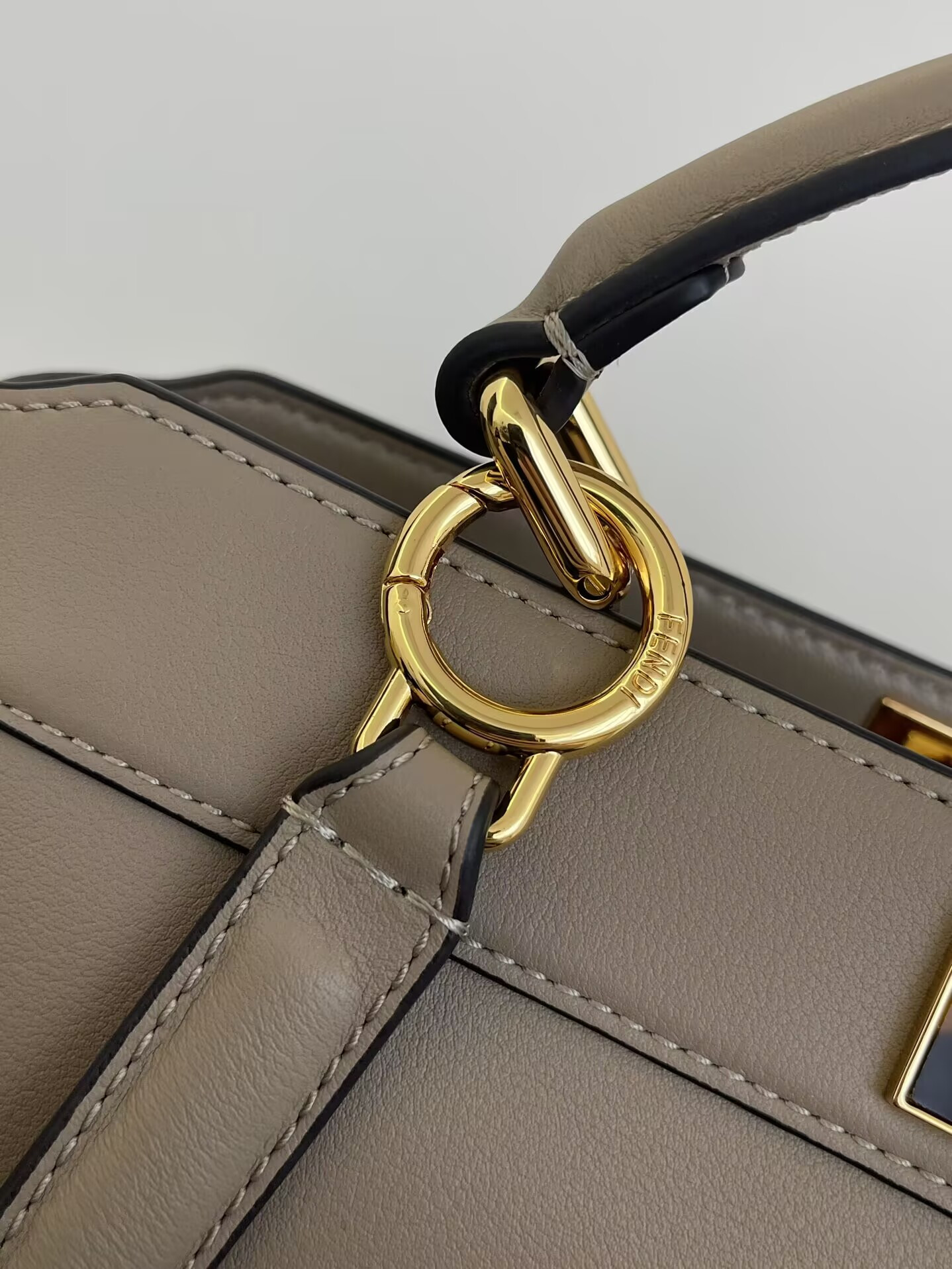 F**di Peekaboo 33x25x13cm