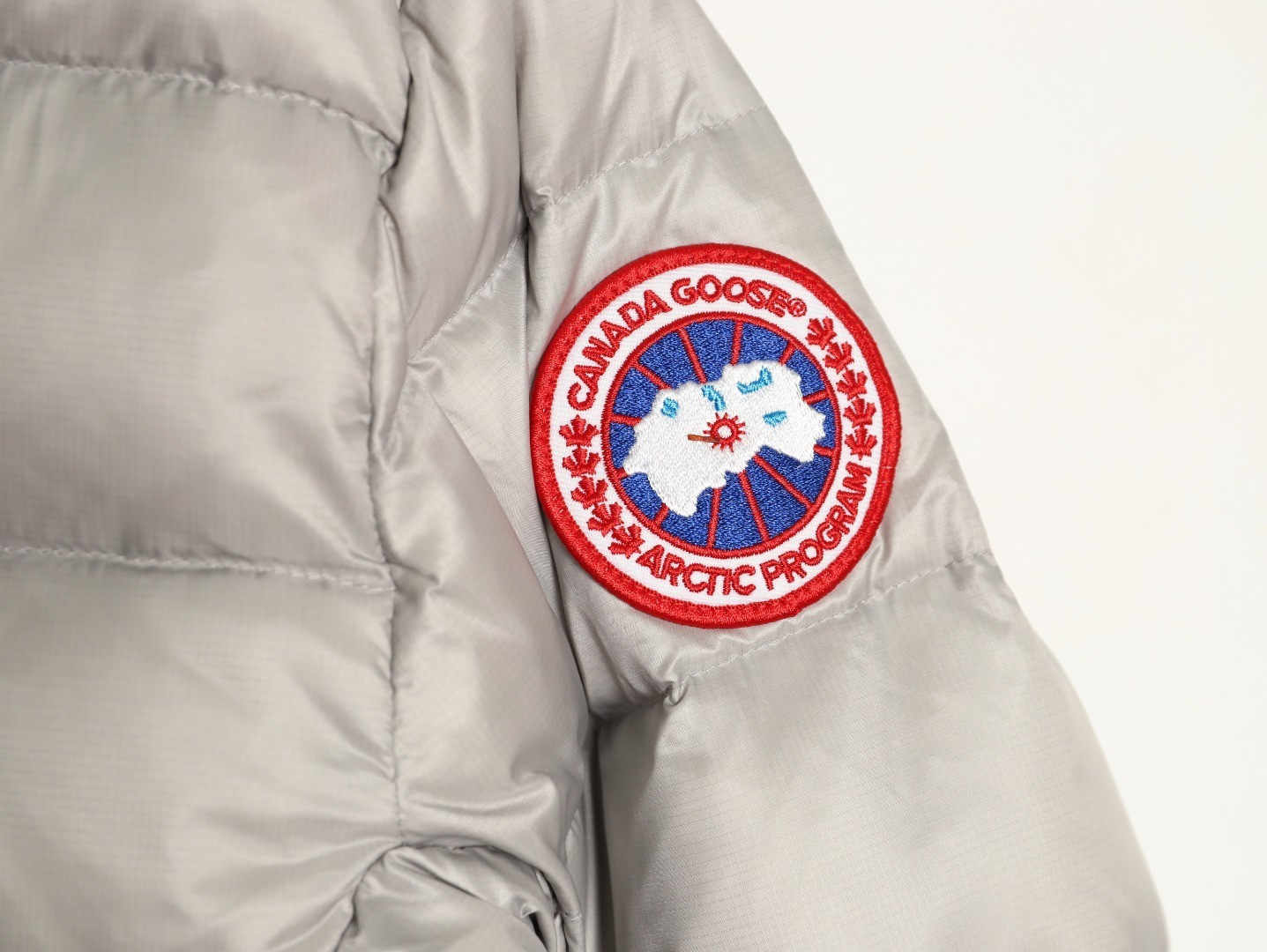 Can*a G00se Short Puffer jacket