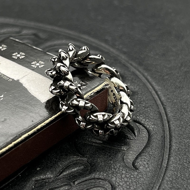 Ch*0me He**ts Twisted Chain Ring