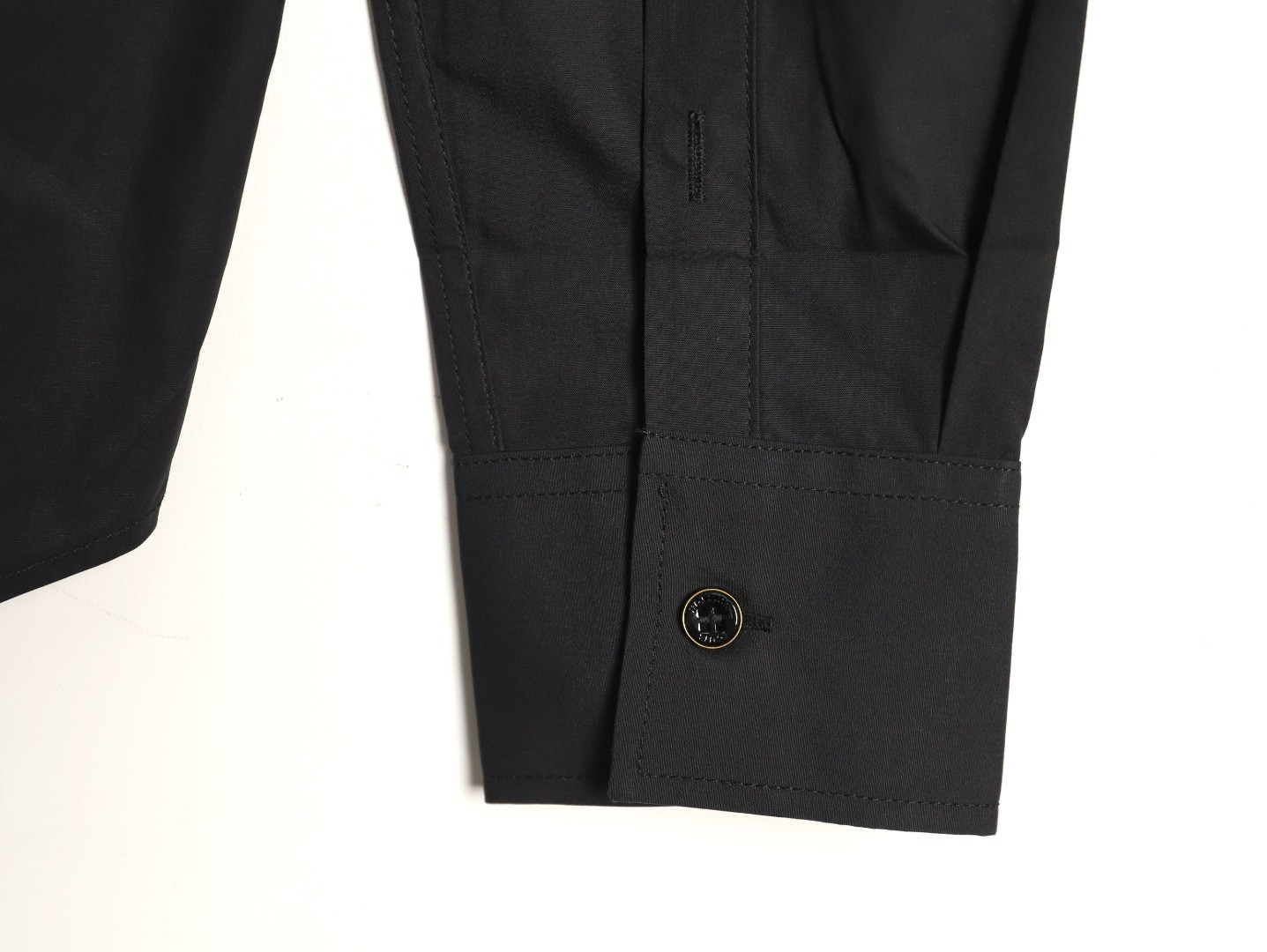 L0vis Vvtt0n Long-sleeved Shirts