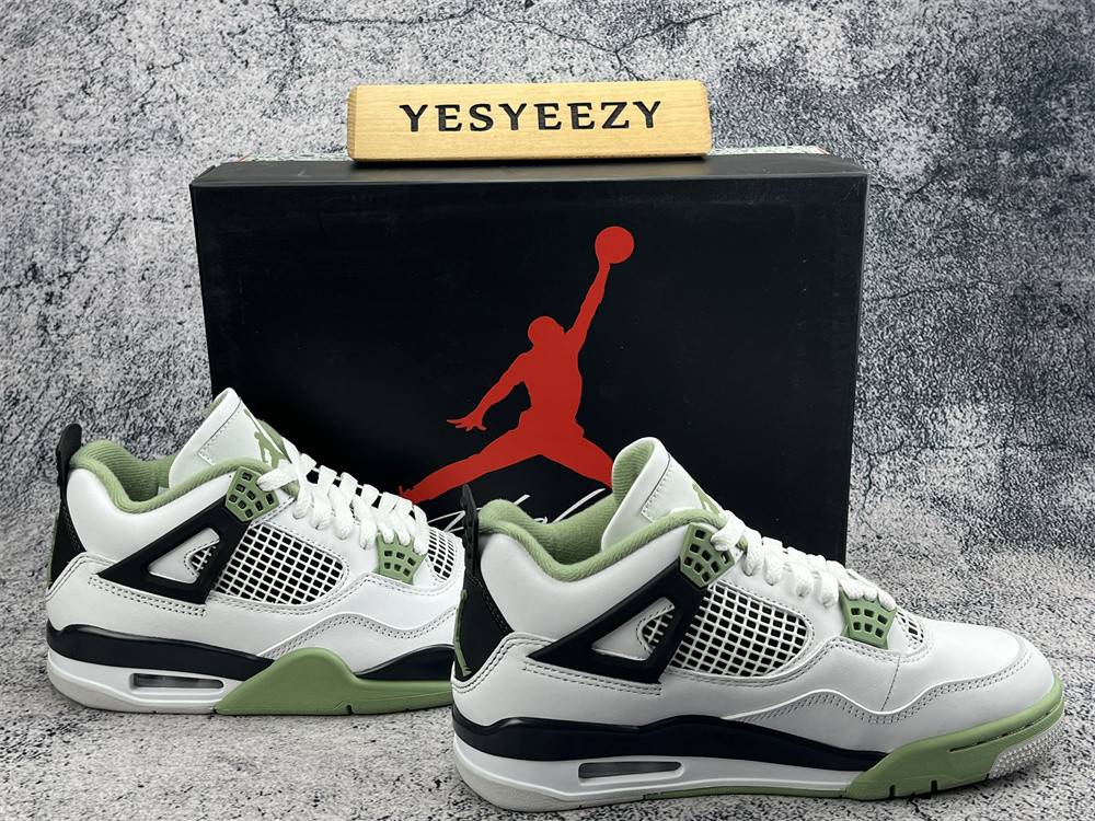 UA WMNS AIR JORDAN 4 RETRO