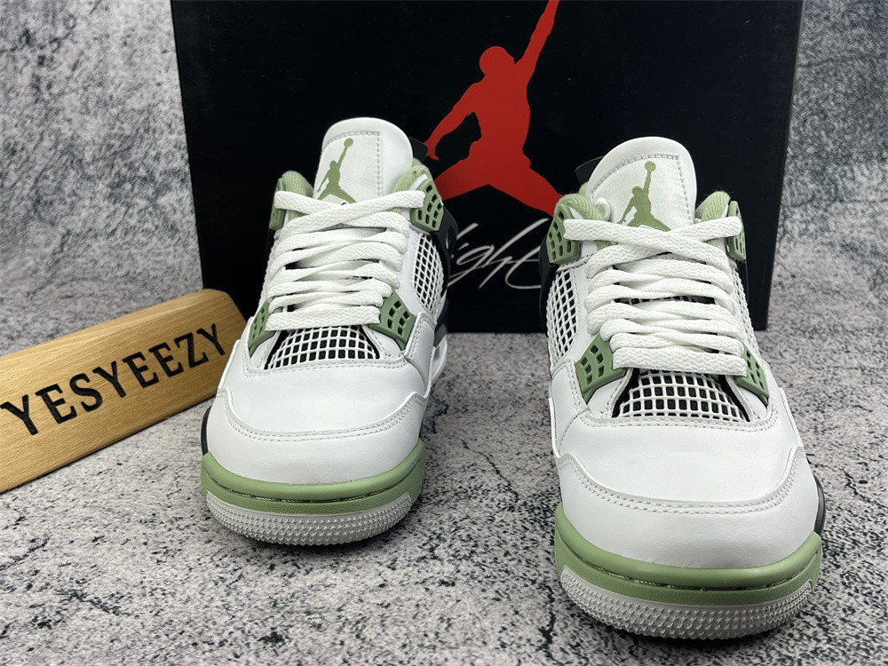 UA WMNS AIR JORDAN 4 RETRO