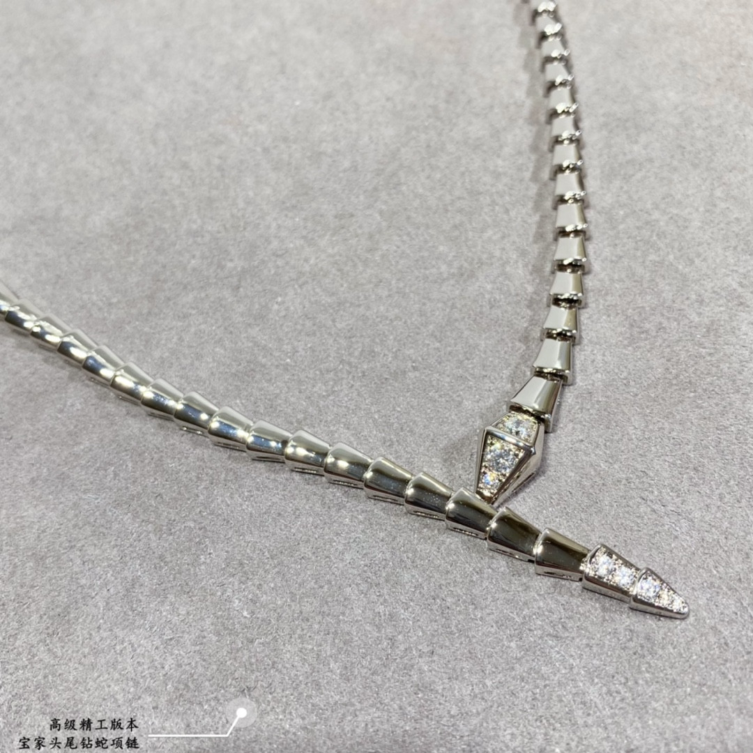 Bv1g*ai Head and tail drill snake Necklace