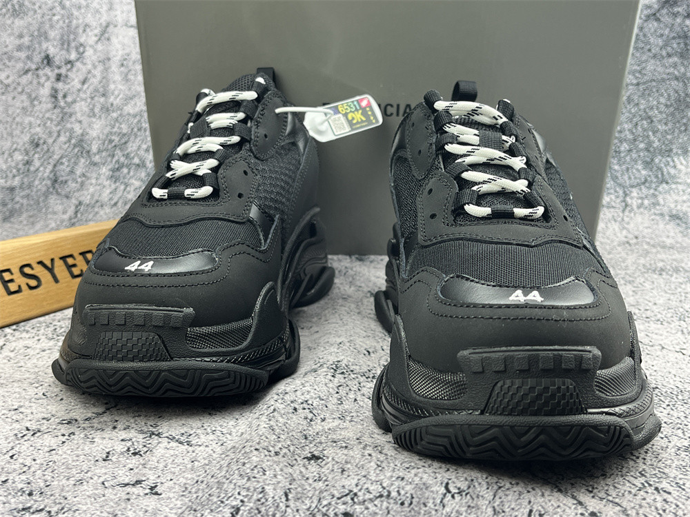 UA TRIPLE S SNEAKER SILVER BLACK