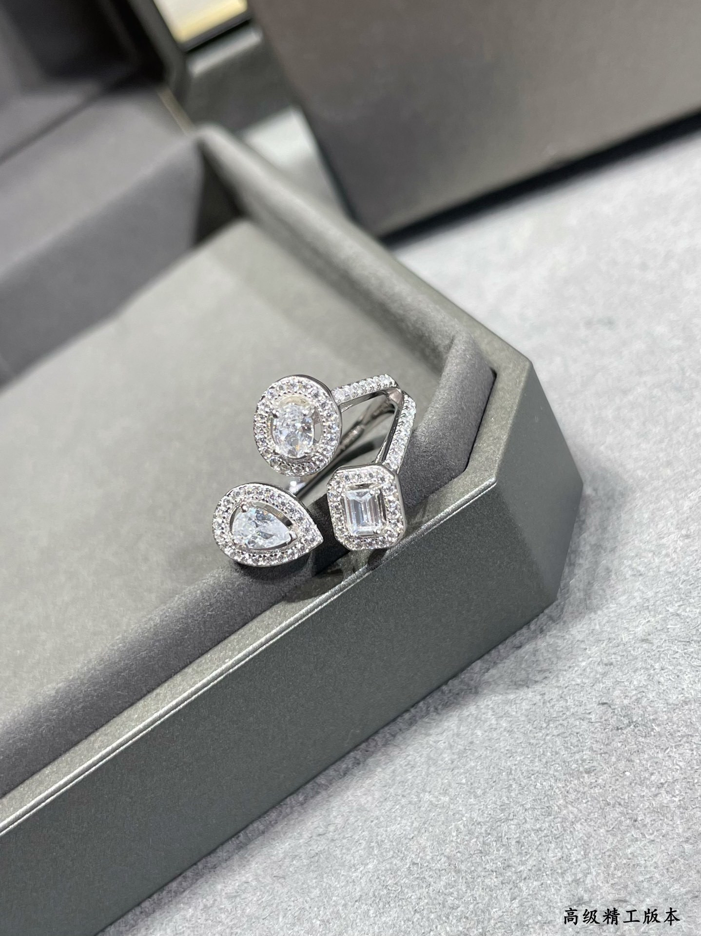 Messika Water Drop Three-D1am0nd Ring