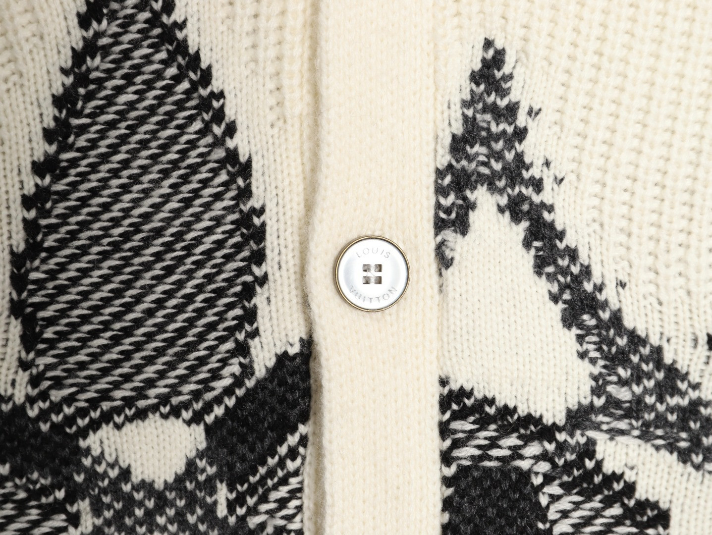 l0vis Vvtt0n knitting cardigan