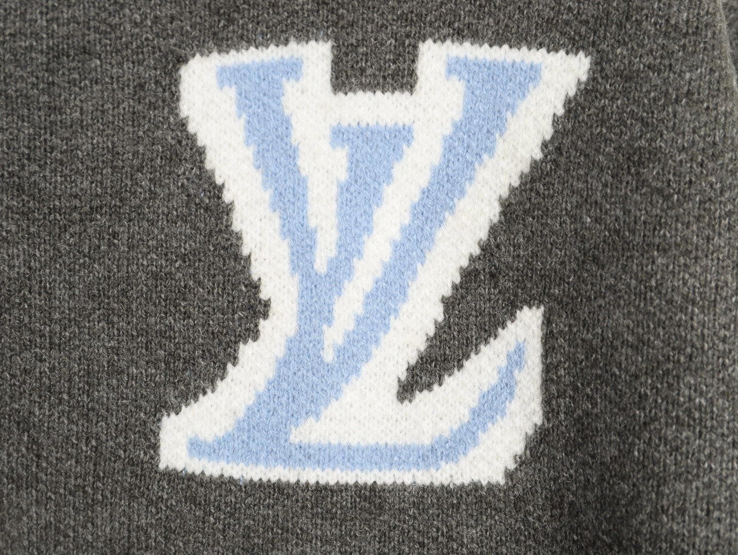 L0vis Vvtt0n 25ss Sweaters