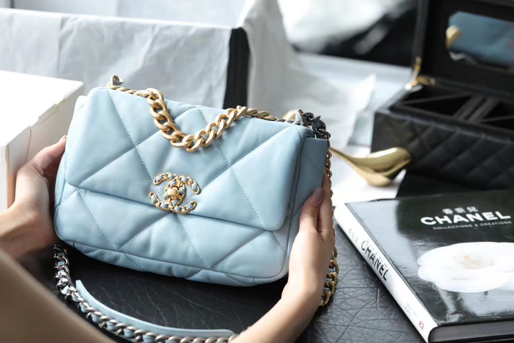 Ch**el 19 medium flap bag