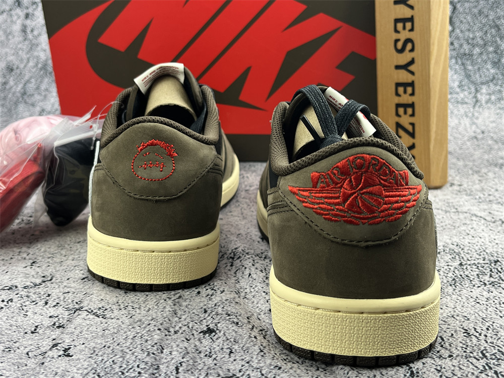 UA TRAVIS SCOTT X AIR JORDAN 1 LOW 