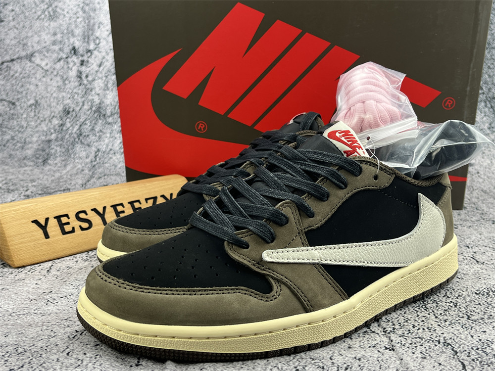 UA TRAVIS SCOTT X AIR JORDAN 1 LOW 