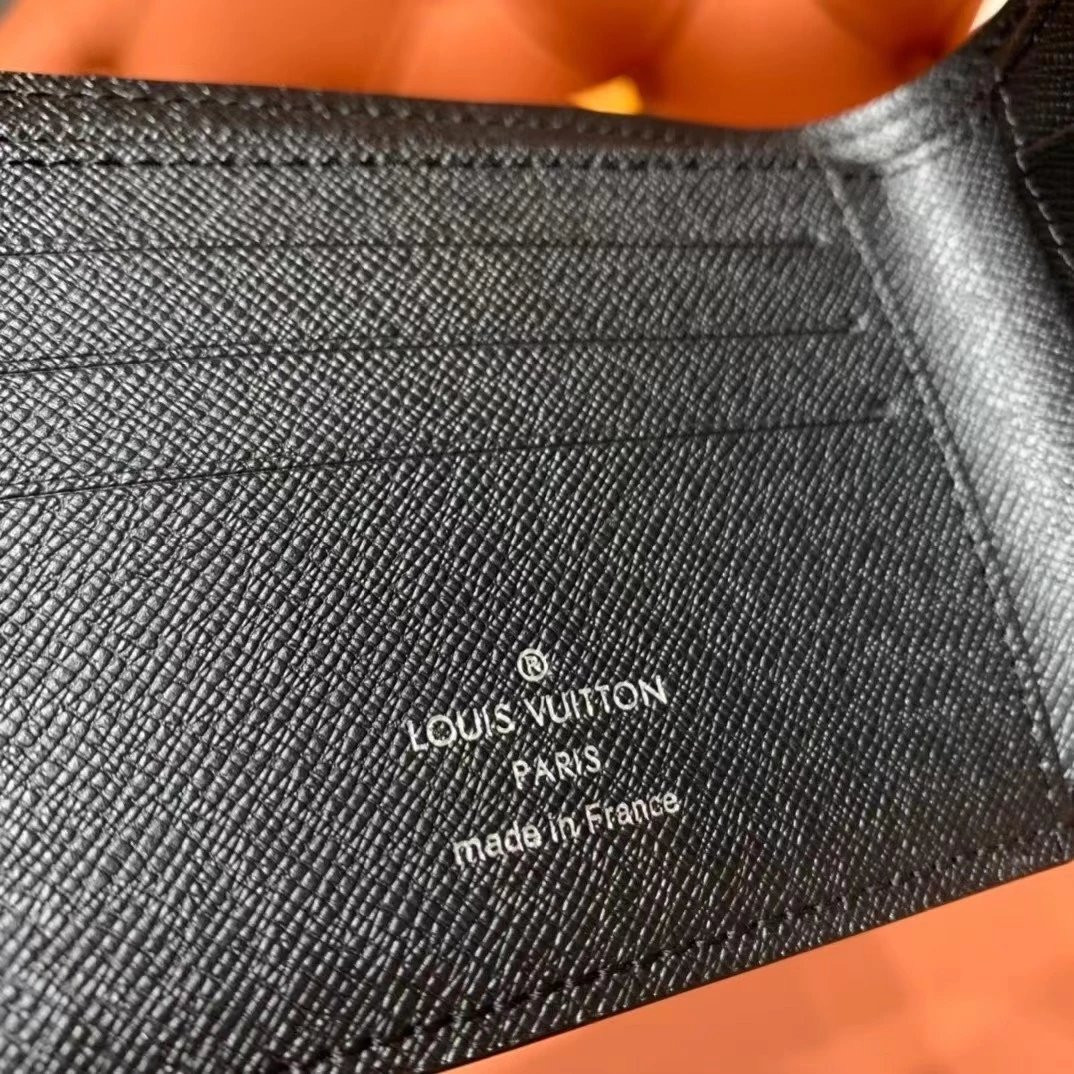 LV Christmas MULTIPLE WALLET M61695