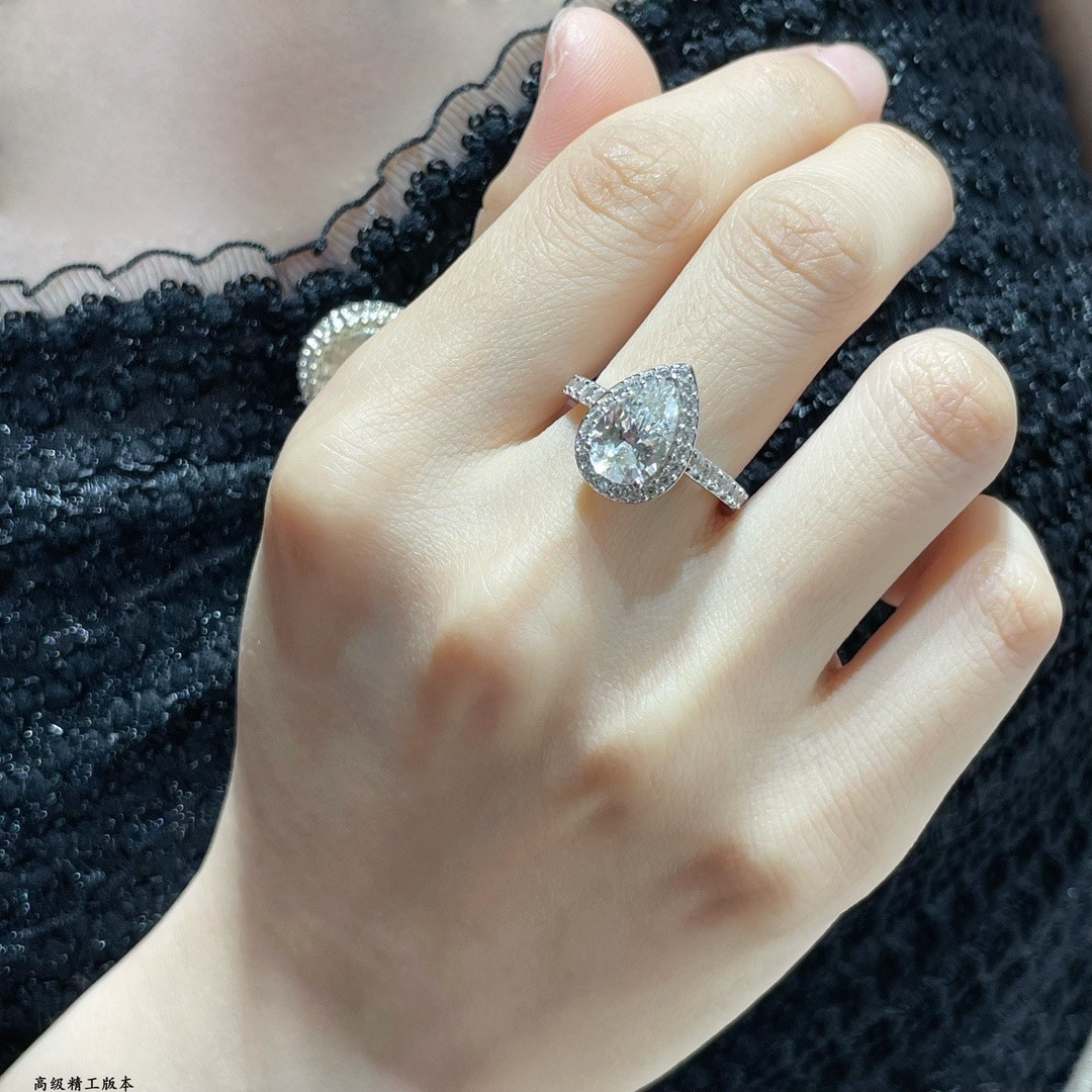 Graff Teardrop-shaped D1am0nd Ring Ag925