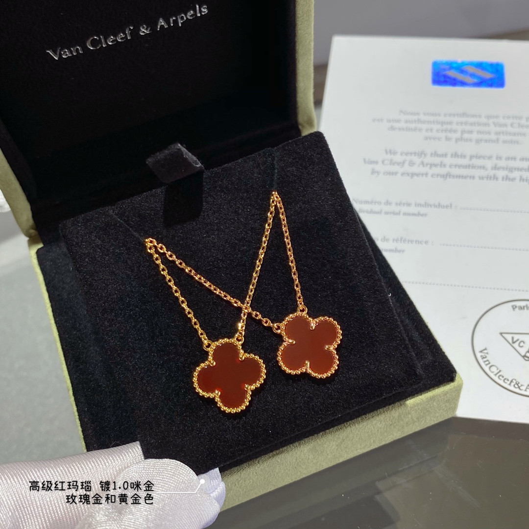 V*n Cl**f & Arpels Medium Classic Four Leaf Clover Necklace Diameter approx 1.5cm,Chain length approx 40+5cm