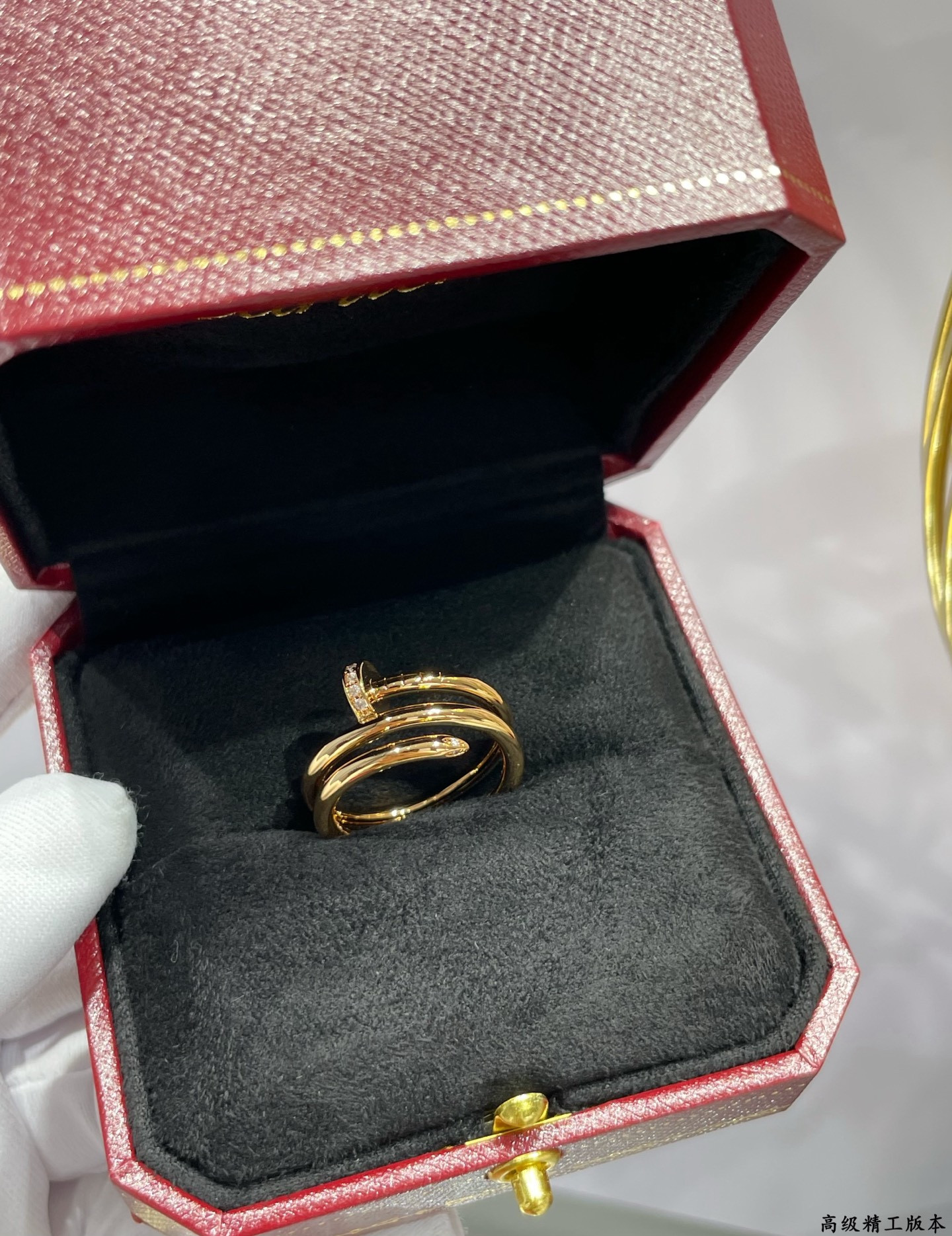 Ca*t1er Three-ring head and tail D1am0nd nail ring