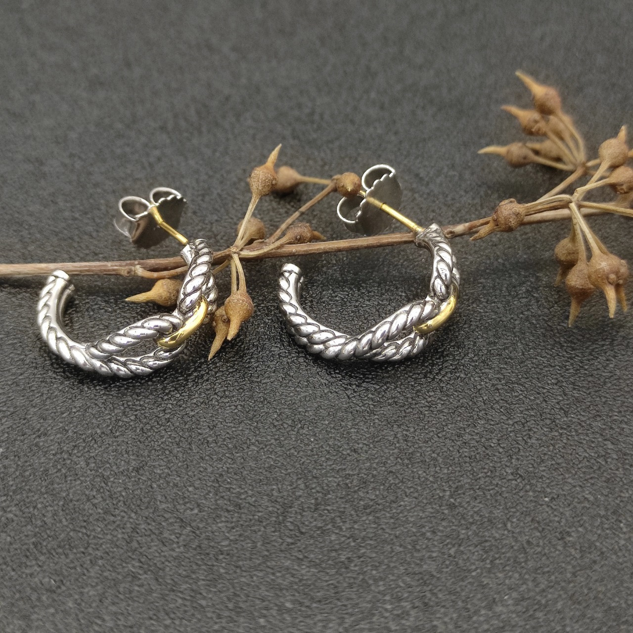 David Yurman Twisted Earrings(Inner diameter about 1.5cm)
