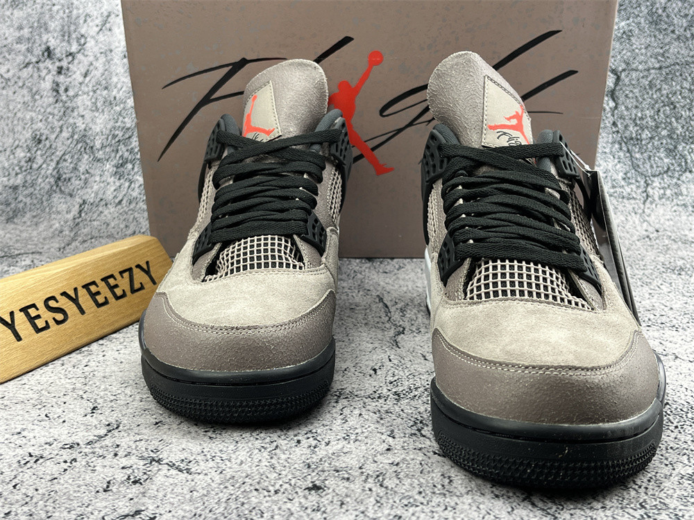 UA AIR JORDAN 4 RETRO 