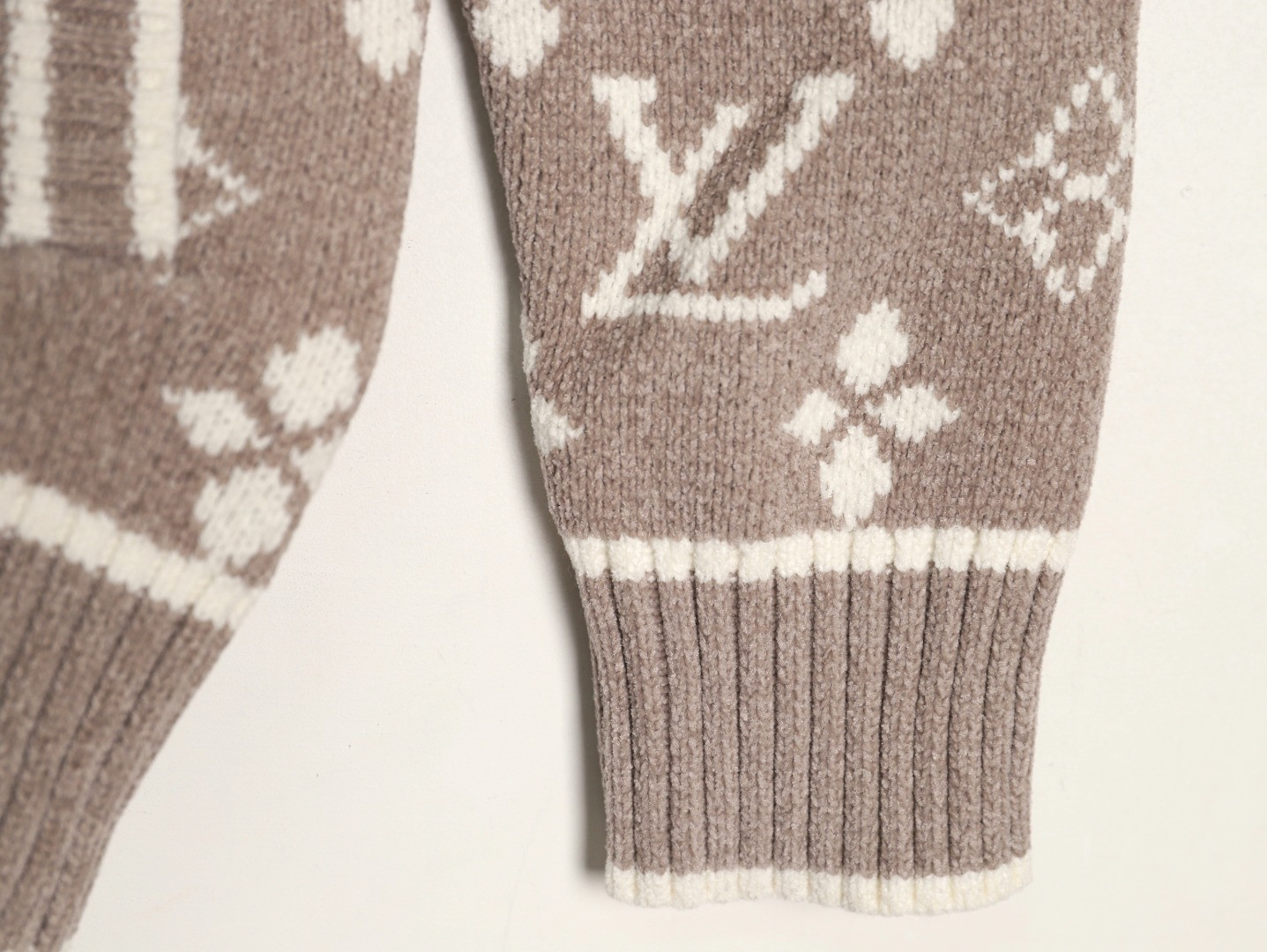 L0vis Vvtt0n LV 25ss Cardigan Sweaters