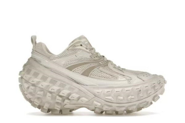 UA BALENCIAGA DEFENDER SNEAKER BEIGE