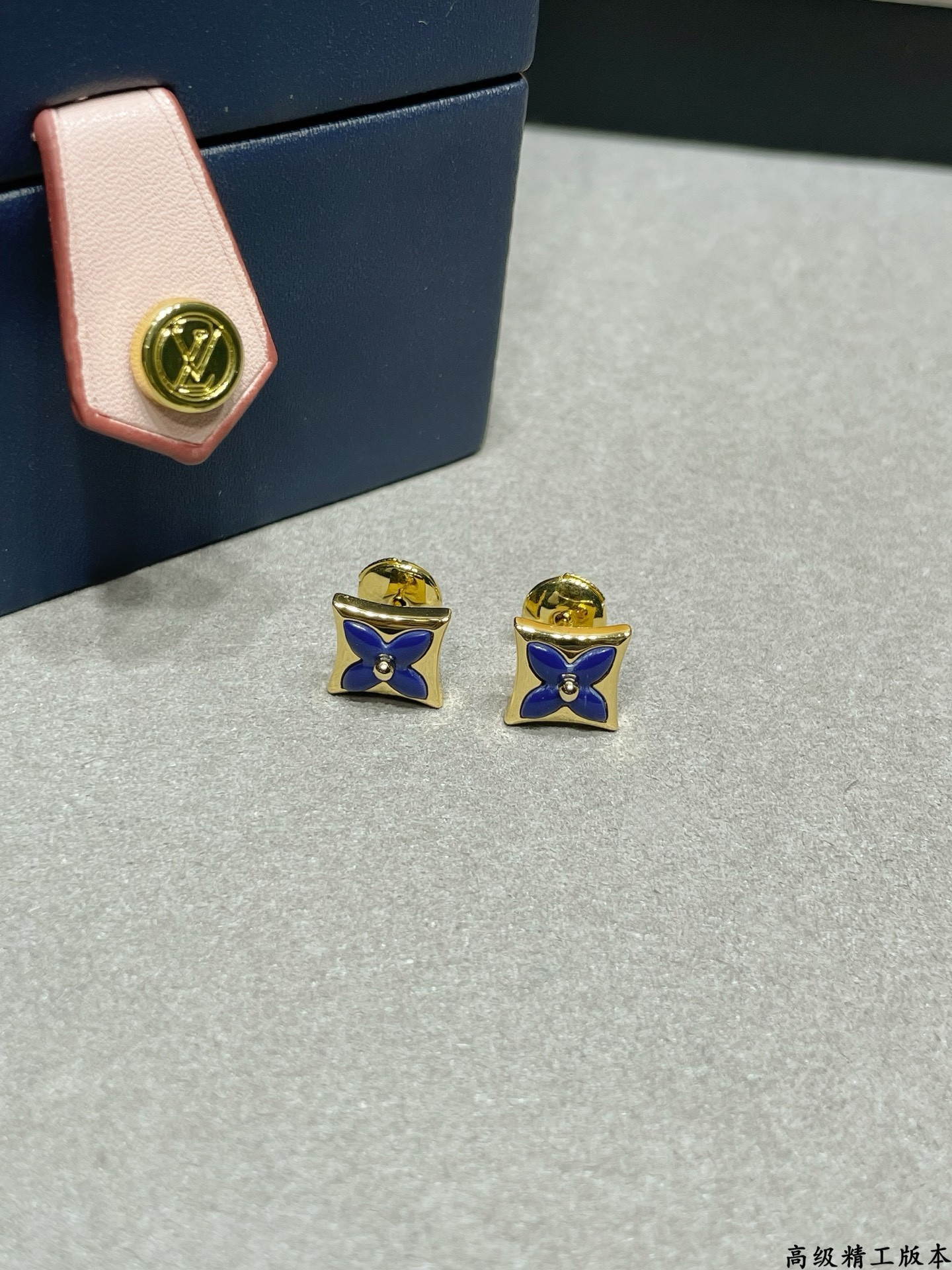 L0vis Vvtt0n Earrings
