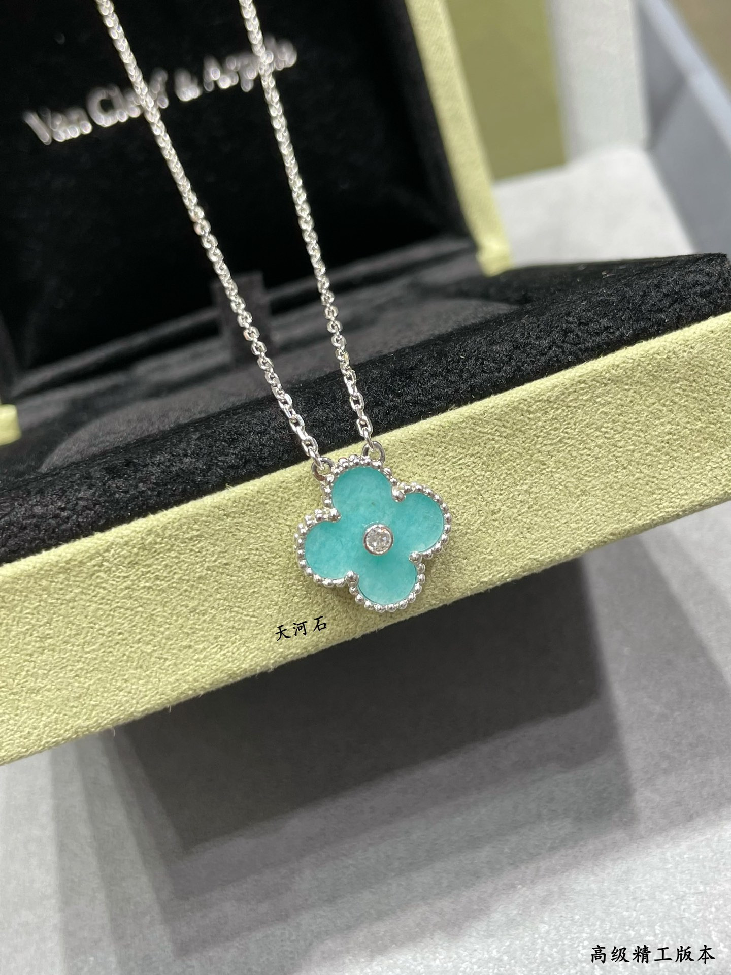 V*n Cl**f & Arpels Medium Classic Four Leaf Clover Necklace Diameter approx 1.5cm Chain length approx 40+5cm
