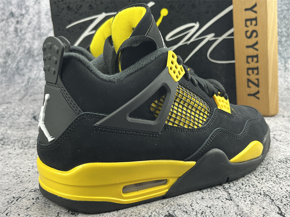 UA AIR JORDAN 4 RETRO 
