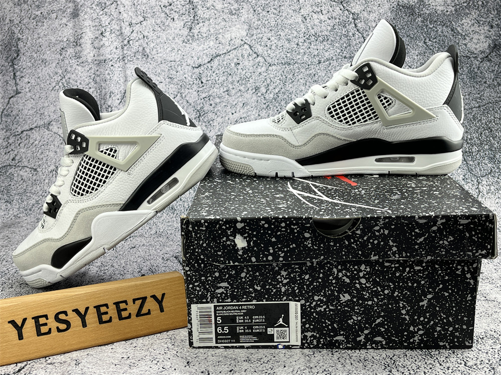 UA AIR JORDAN 4 RETRO 