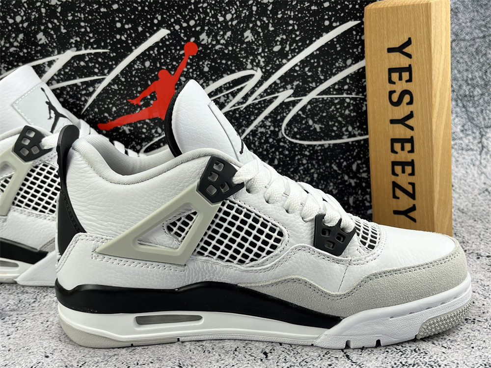 UA AIR JORDAN 4 RETRO 