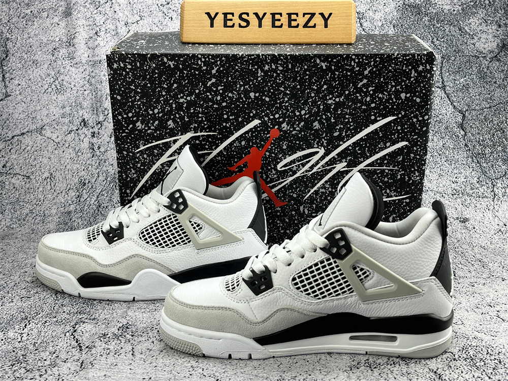 UA AIR JORDAN 4 RETRO 