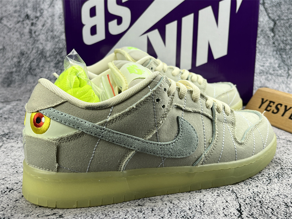 UA NIKE SB DUNK LOW MUMMY