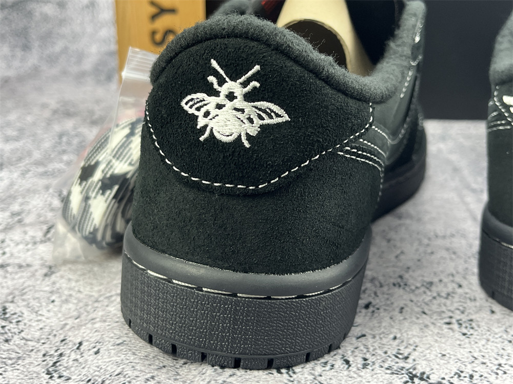 UA TRAVIS SCOTT X AIR JORDAN 1 LOW OG SP 