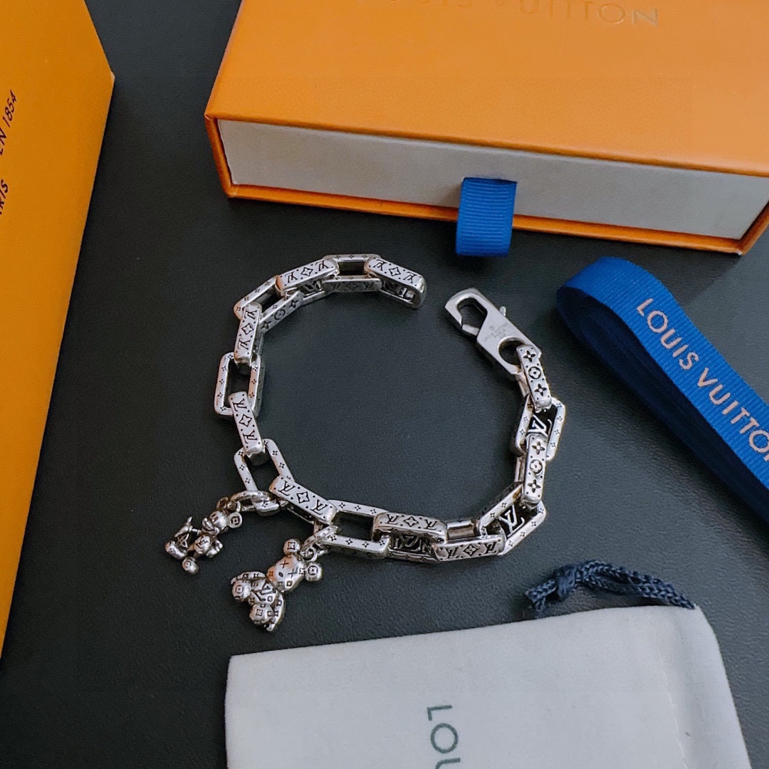 L0vis Vvtt0n Bracelet