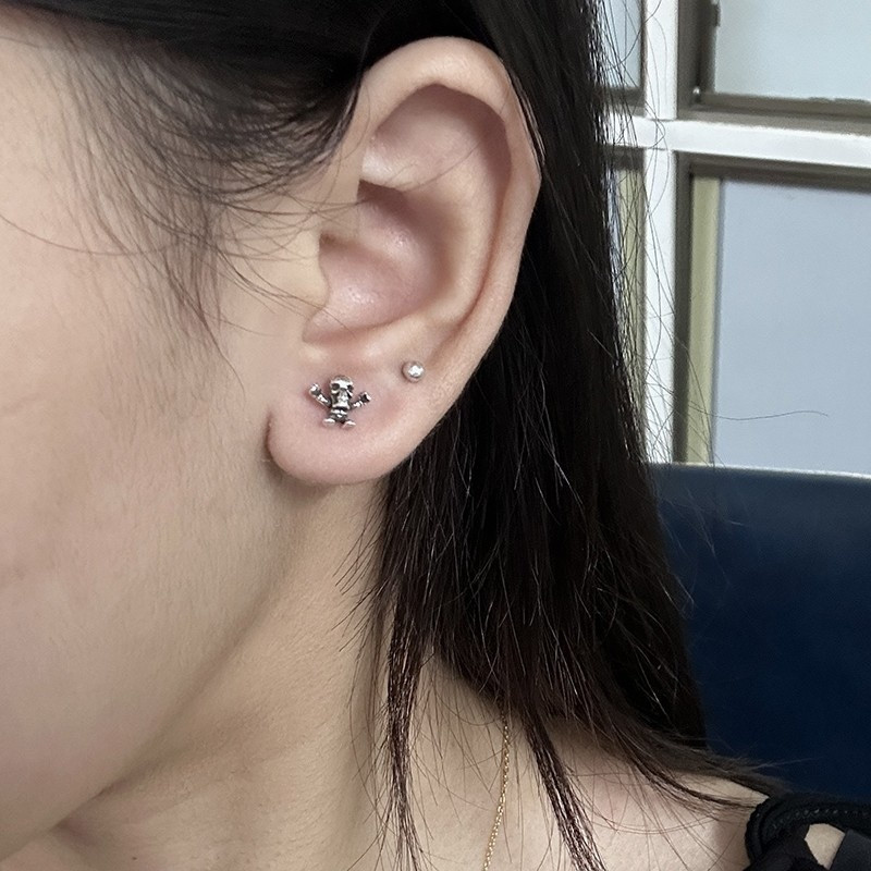 Ch*0me He**ts Skull Earrings