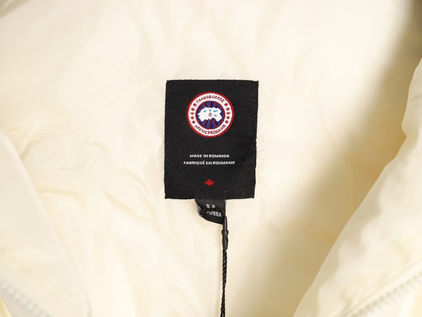 Can*a G00se Short Puffer jacket