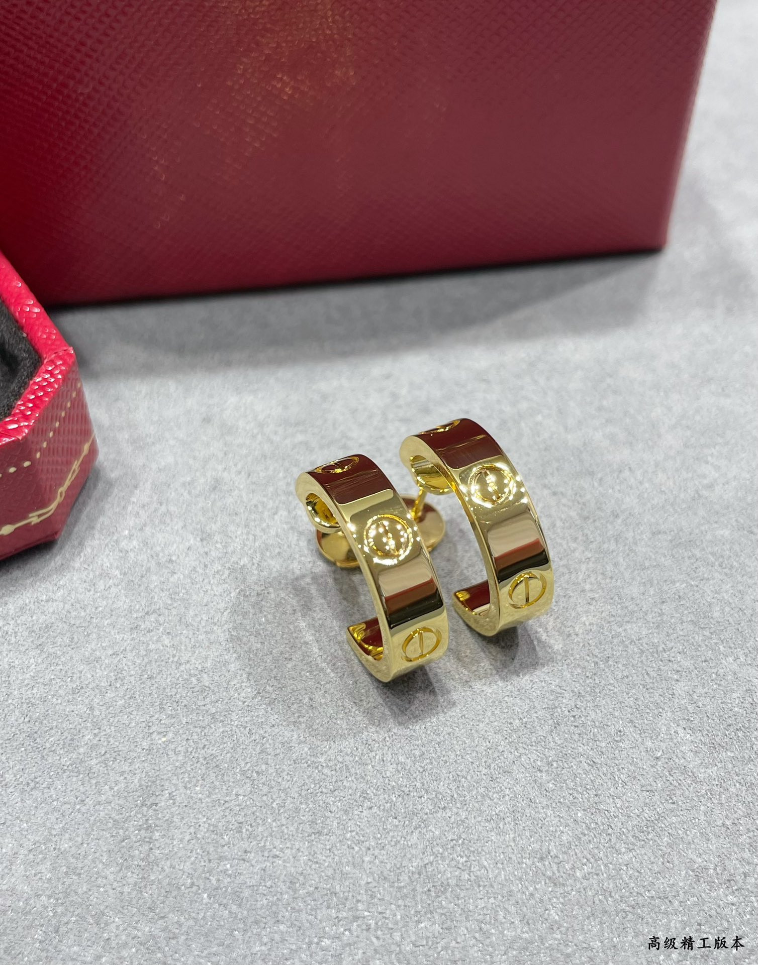 Ca*t1er Wide glossy LOVE Earrings