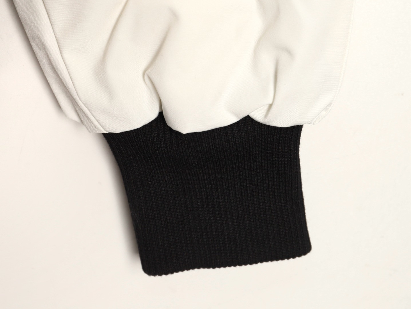 Can*a G00se Short Puffer jacket