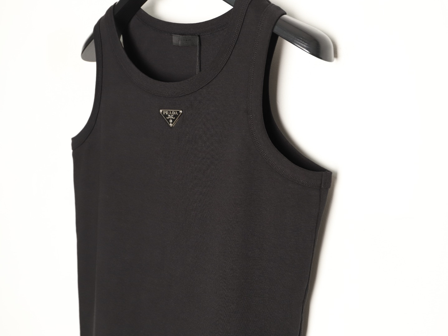 Pra*a vest
