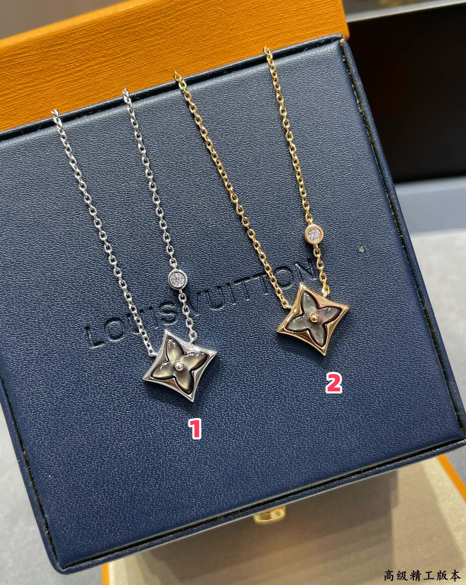 L0vis Vvtt0n Natural Gray Shell Square Necklace