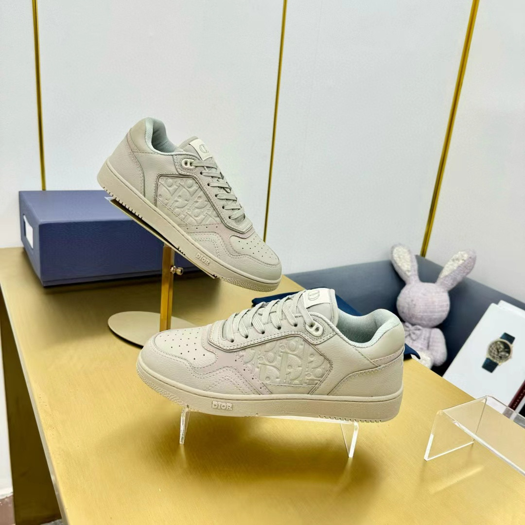 UA D10r B27 Low-Top Sneaker Beige Grained Calfskin and Beige D10r Gravity Leather